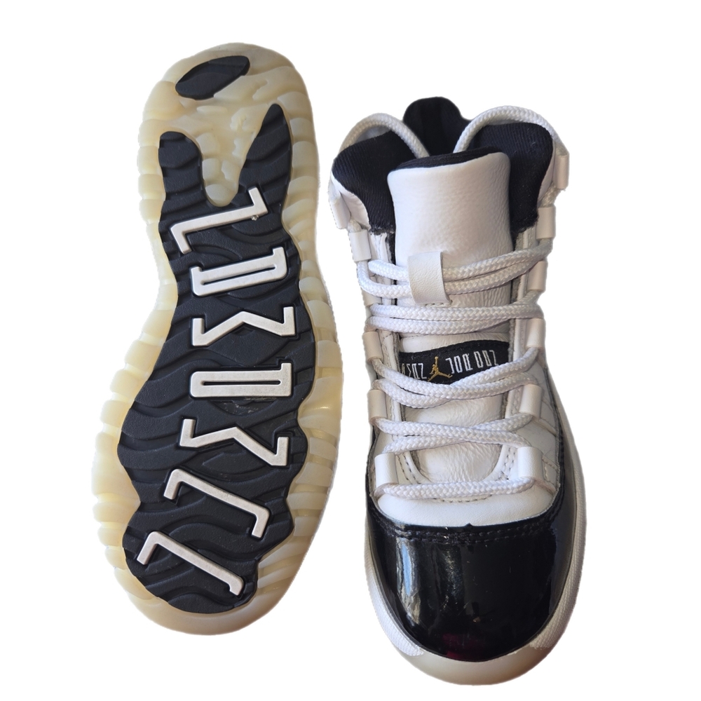 Air Jordan Nike 11 Graitude Kids Black and White Sneakers Size 12C - Picture 2 of 9